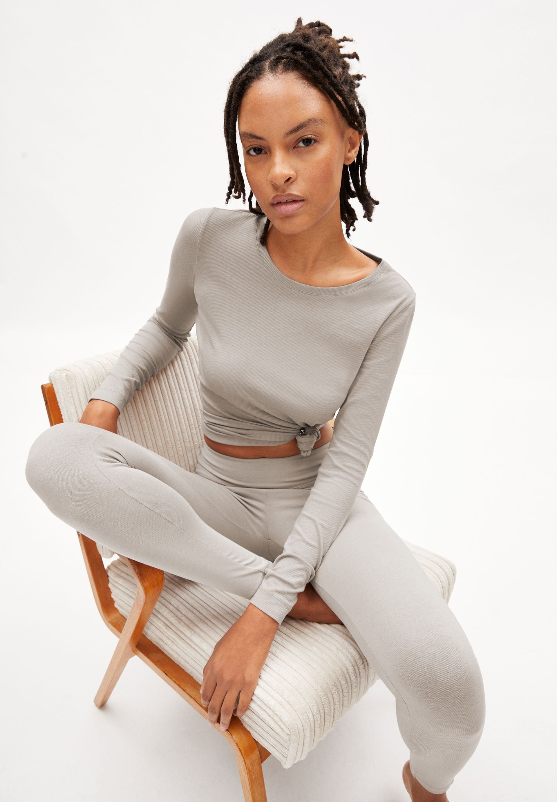 30002700-1973_301
