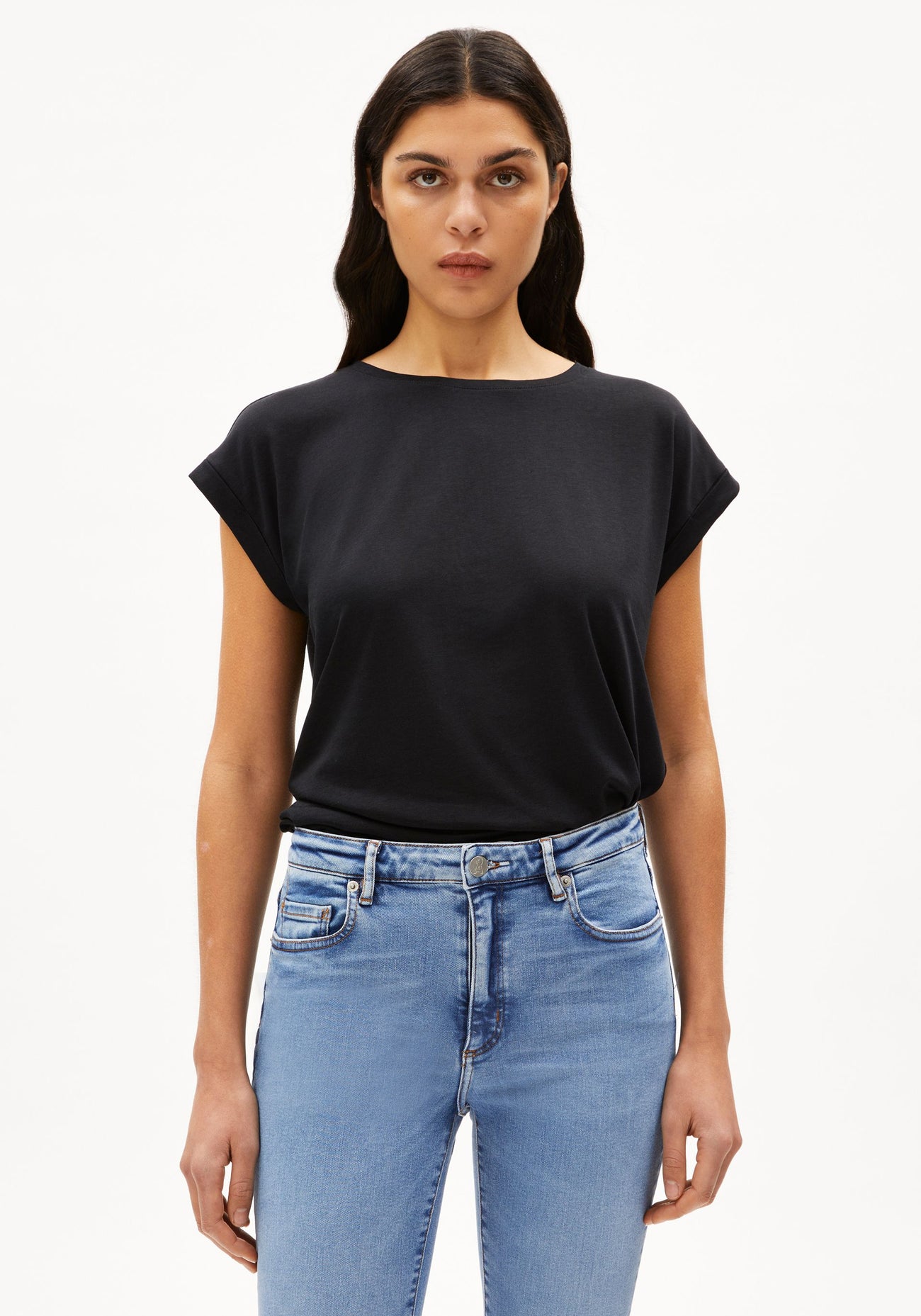 JILAANA T