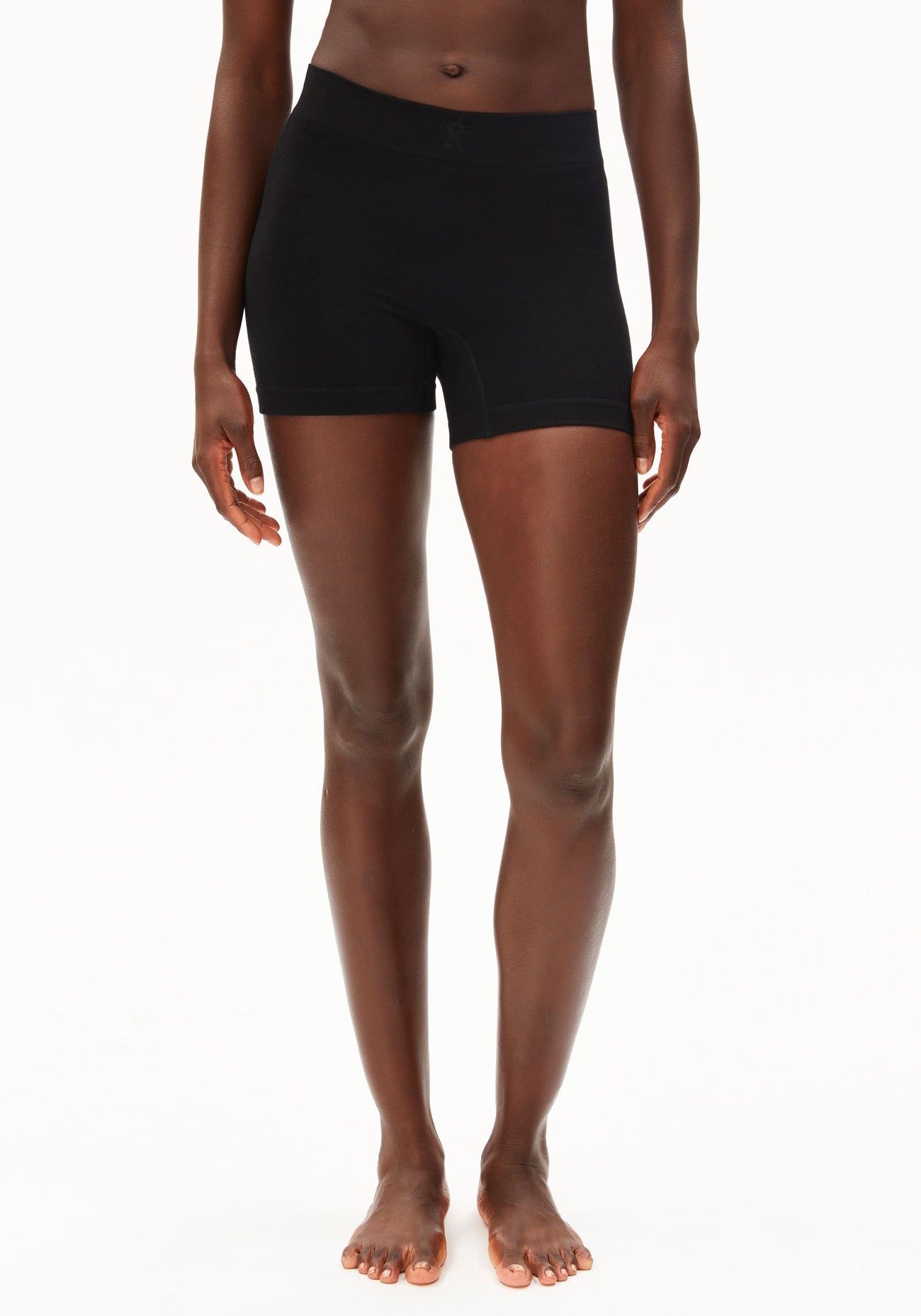 SHORTAA SEAMAALA SHORTY for women in black