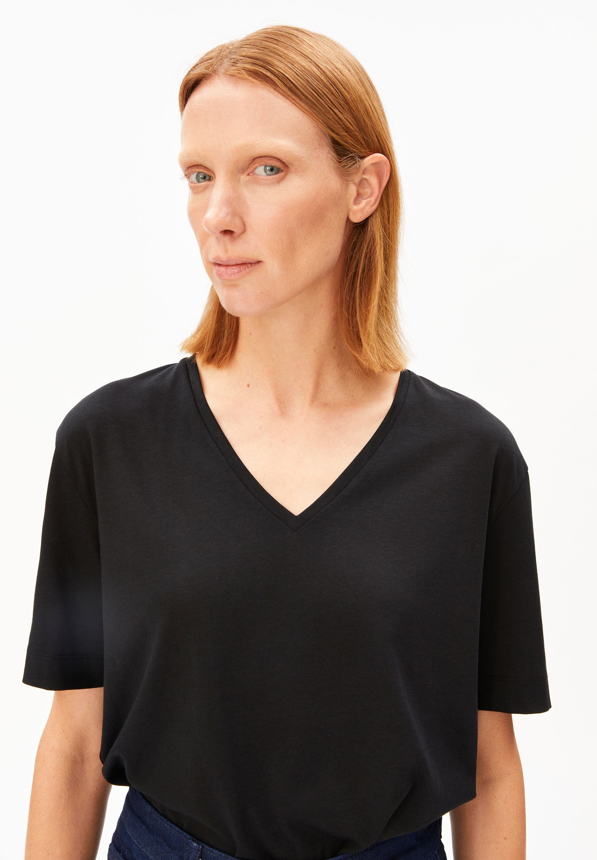 V-NECK T-SHIRT for women in black