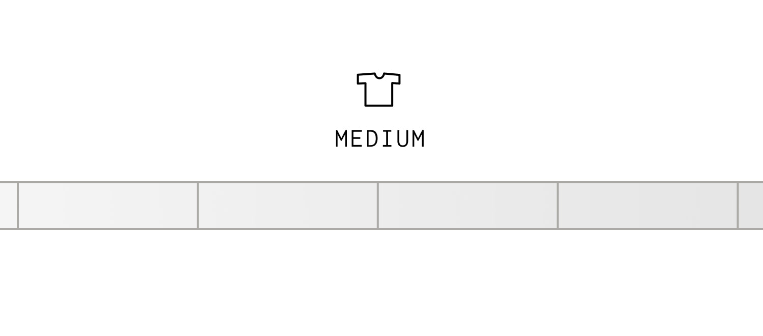 Skala mit T-Shirt-Symbol und Beschriftung ‚Medium‘, zeigt mittlere Stoffdichte oder Gewicht an.
