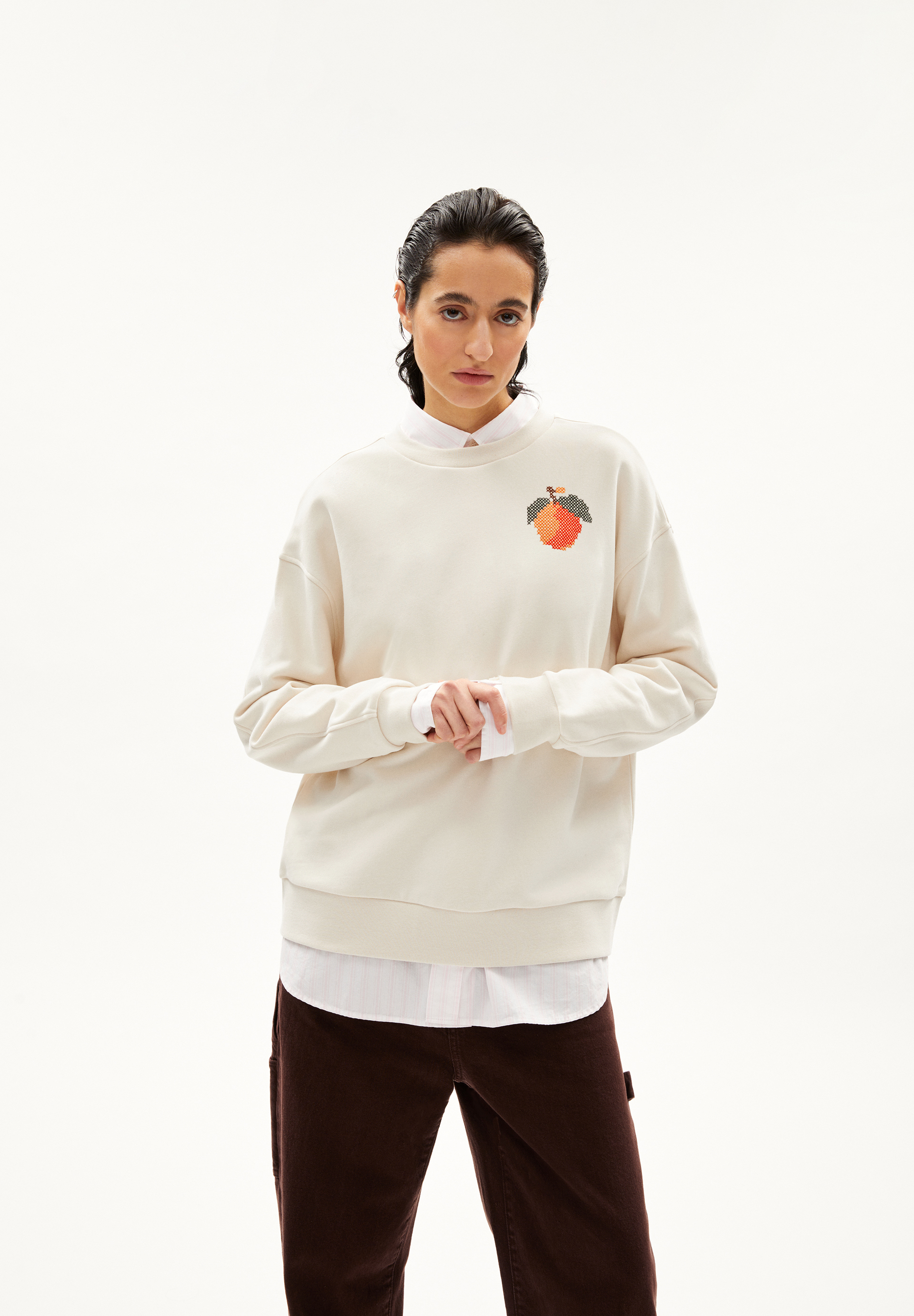 AARIN FRUIT EMBRO Sweatshirt Oversized Fit aus Bio-Baumwolle