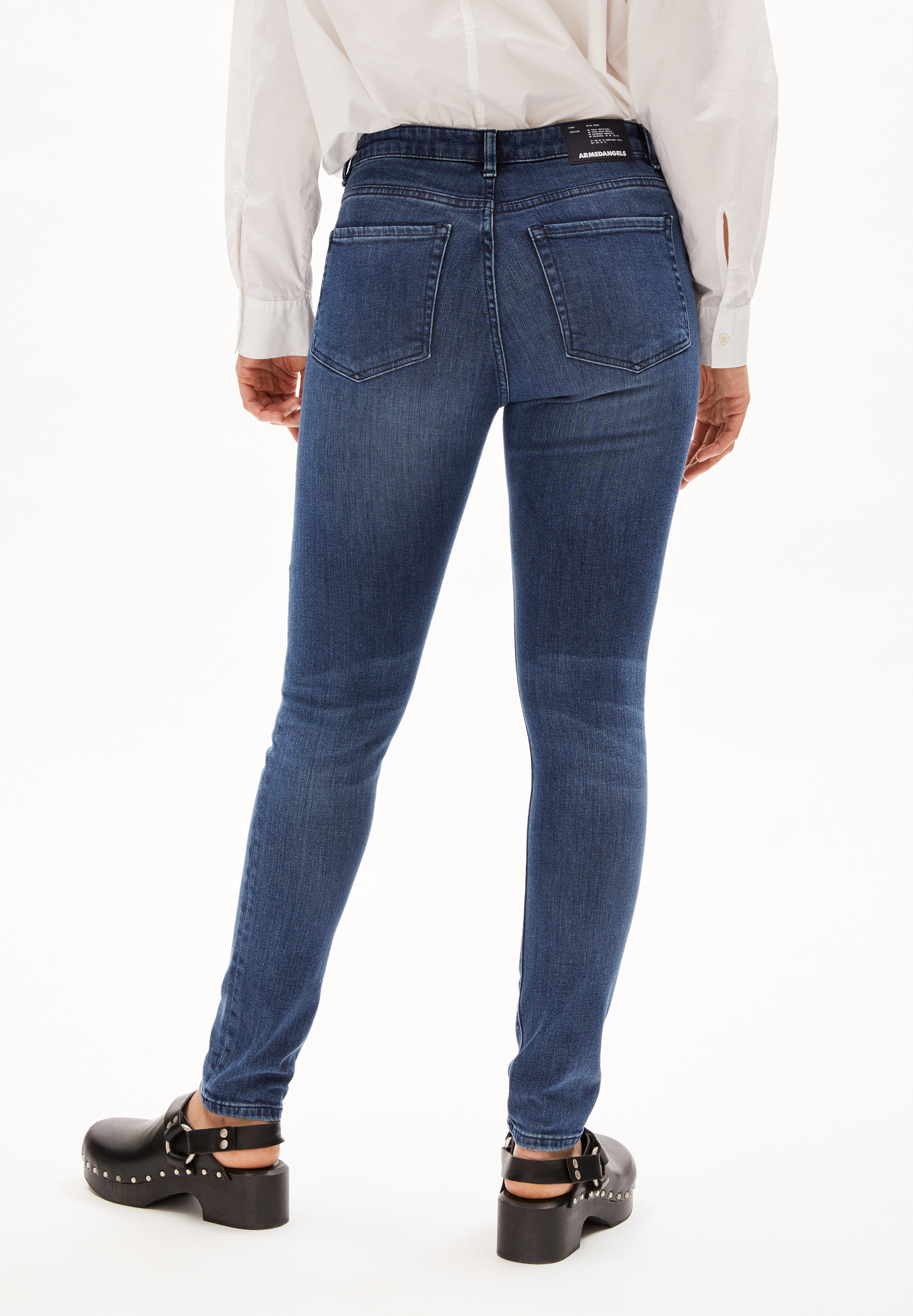 TILLAA Skinny fit midden taille in biokatoenmix