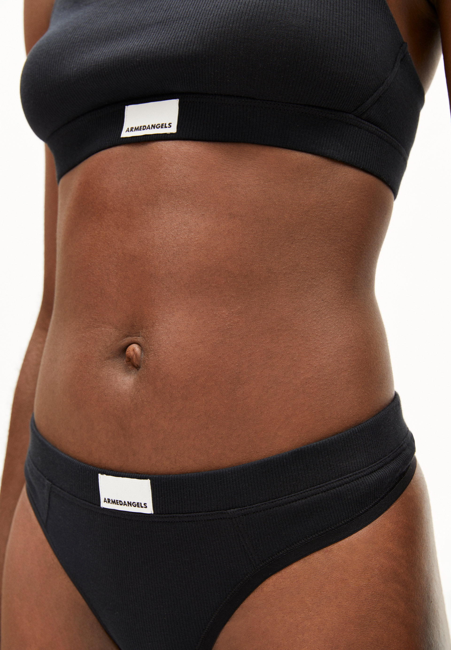 FAARA RIB Ripp-String aus Bio-Baumwoll Mix