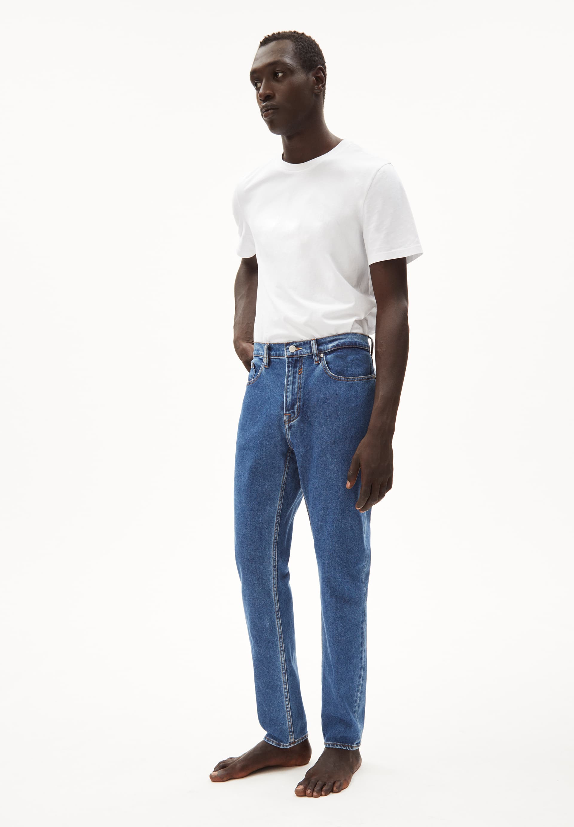 AARJO TARPA Denim coupe tapered en mélange de coton bio