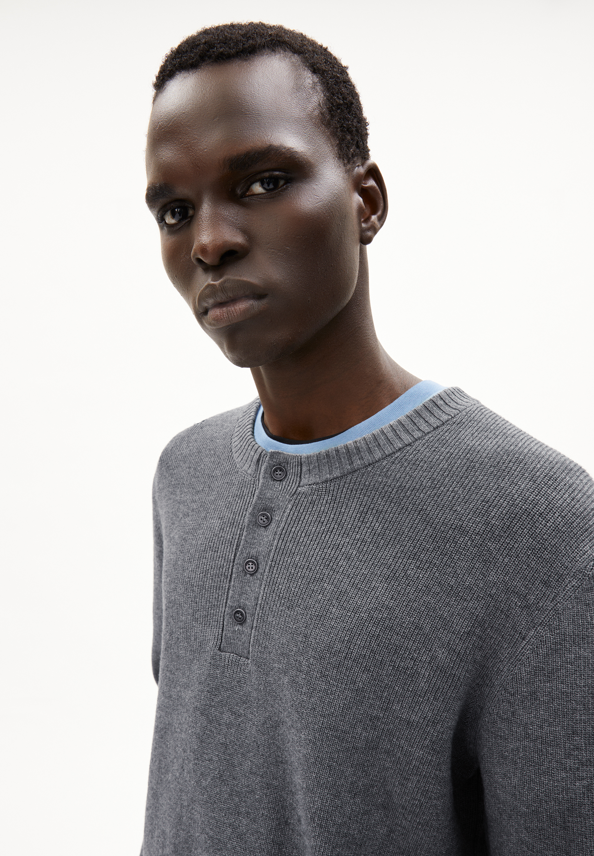SAANTIAGO Pull coupe standard en laine mérinos bio mélangée