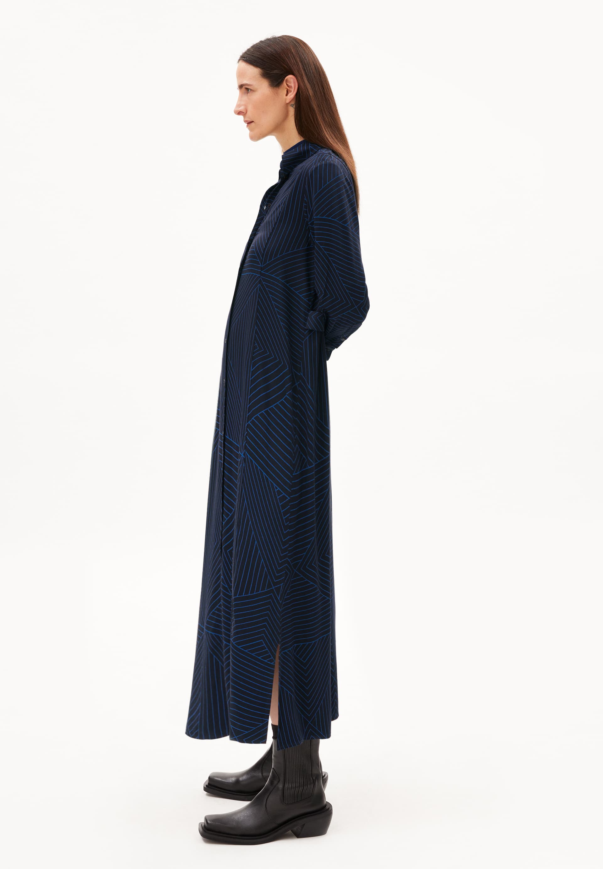 DORISAA GRAPHIC LINES Relaxed model geweven jurk van LENZING™ ECOVERO™ viscose