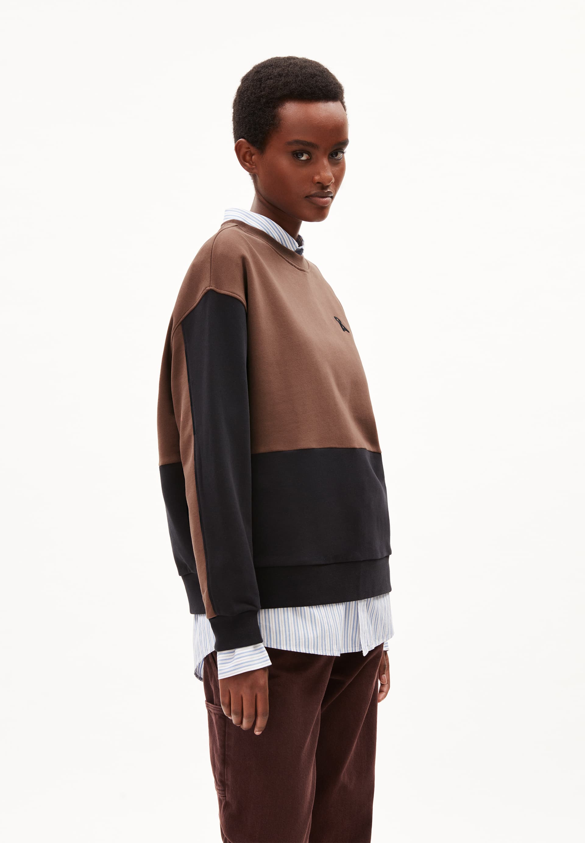 AARIN PATCHED Sweatshirt Oversized Fit made of Organic Cotton