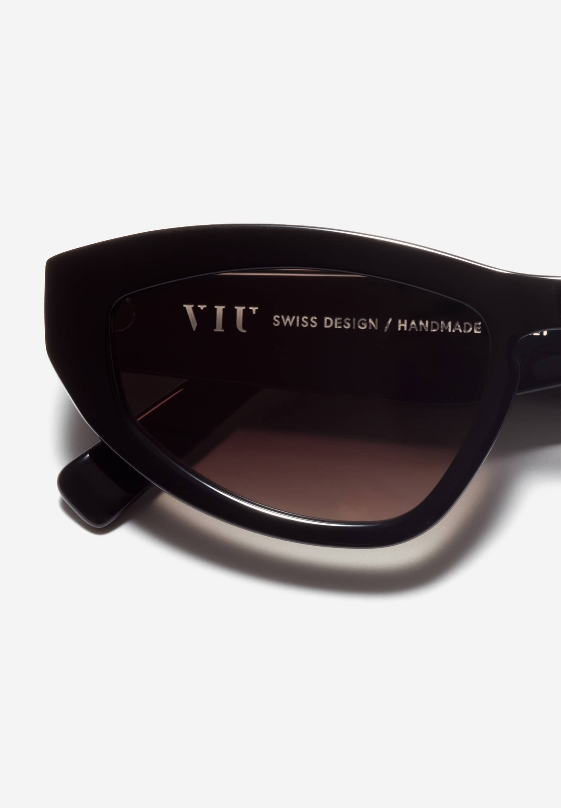 VIU X ARMEDANGELS THE SPECTRAA Sonnenbrille Cat Eye Shape aus Eastman Acecate Renew
