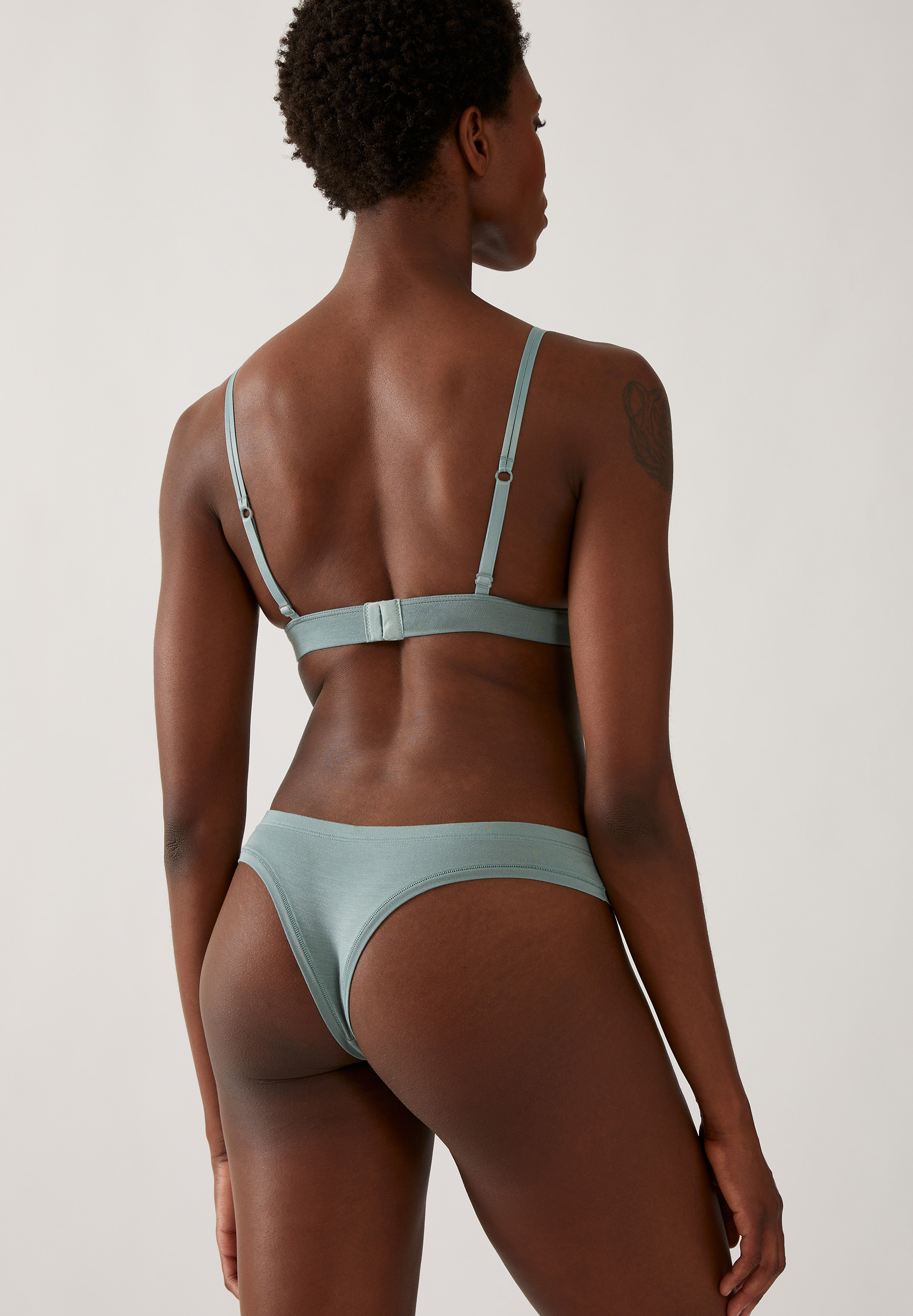 Dames FAARA in eucalyptus green bij ARMEDANGELS
