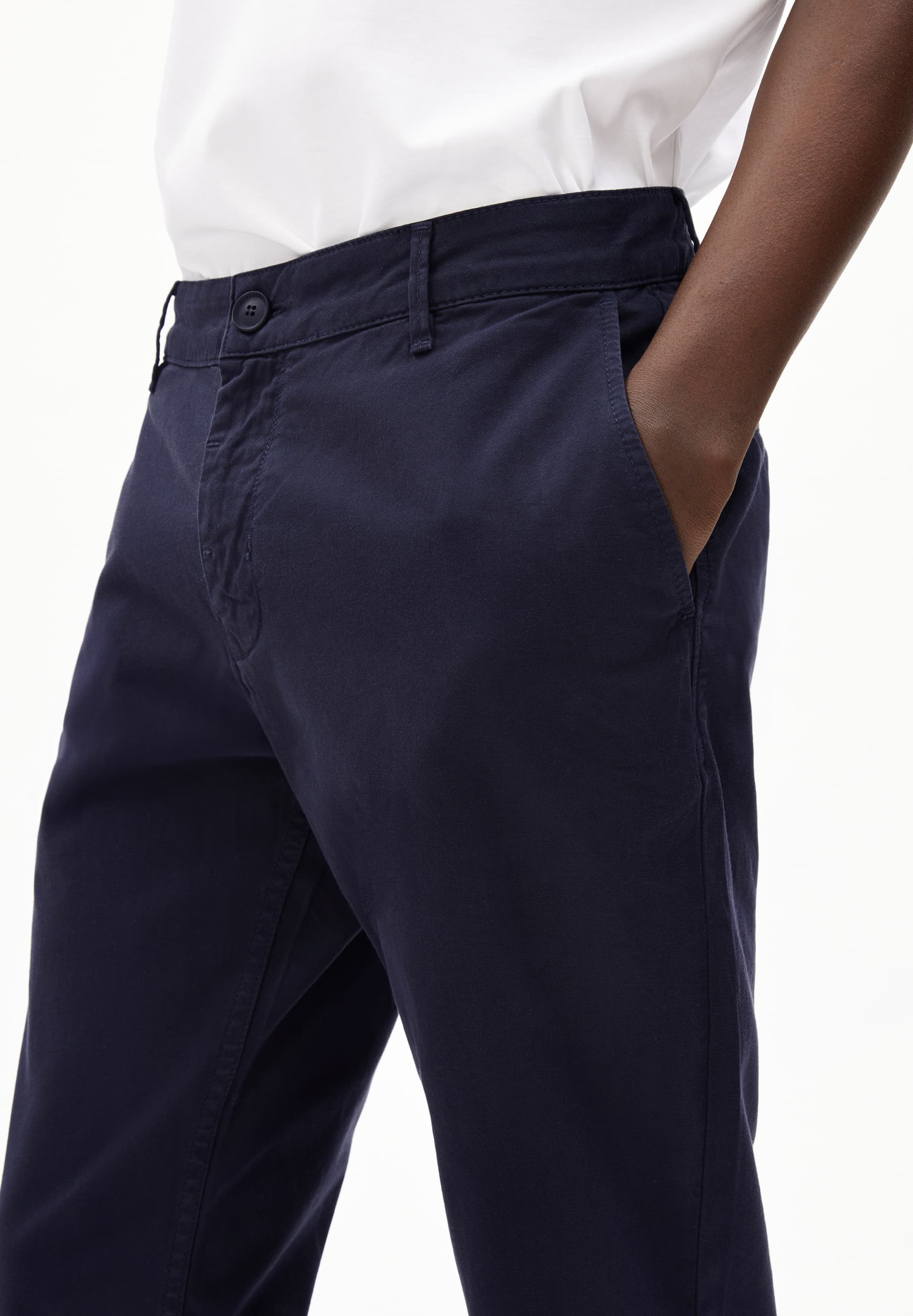 AATHAN Chino Hose aus Bio-Baumwoll Mix