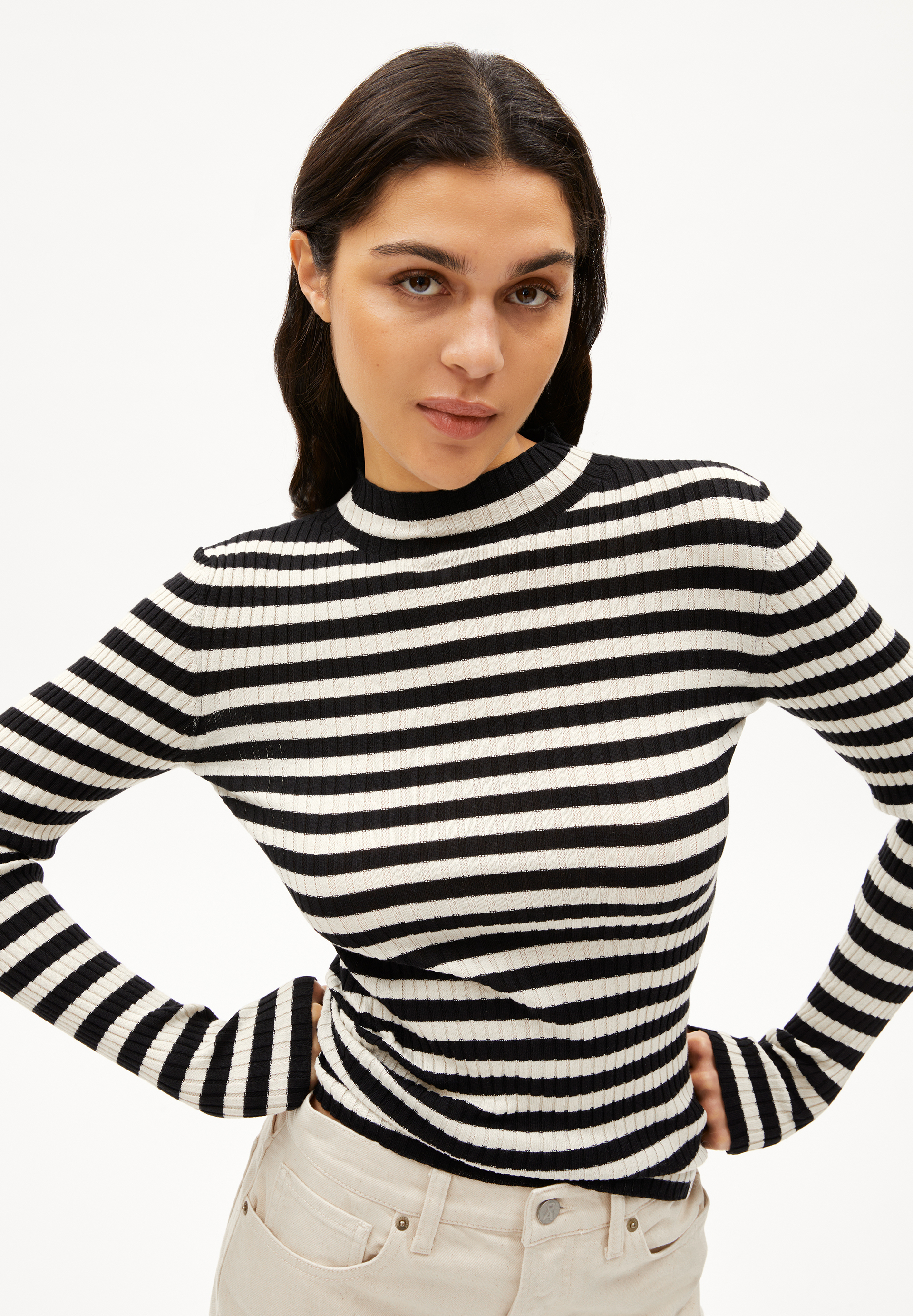 ALAANIA STRIPED Pull coupe ajustée en coton bio