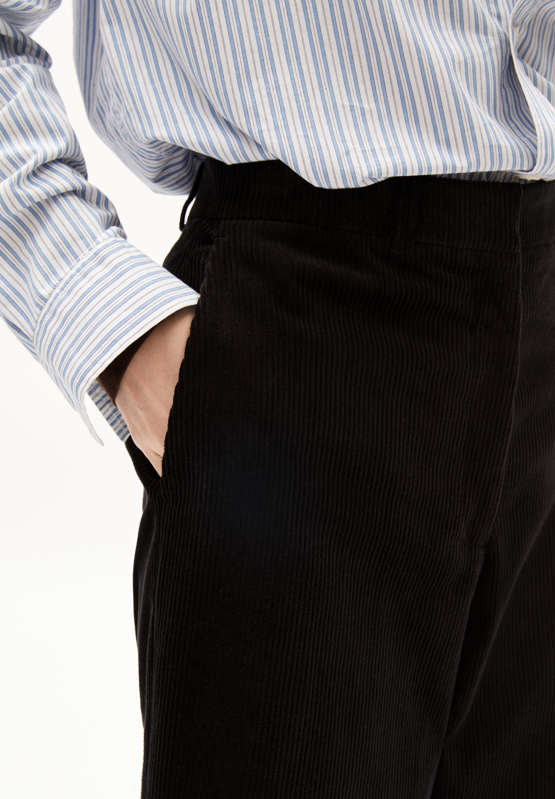 JAALMA CORDUROY Pantalon en toile en coton bio mélangé