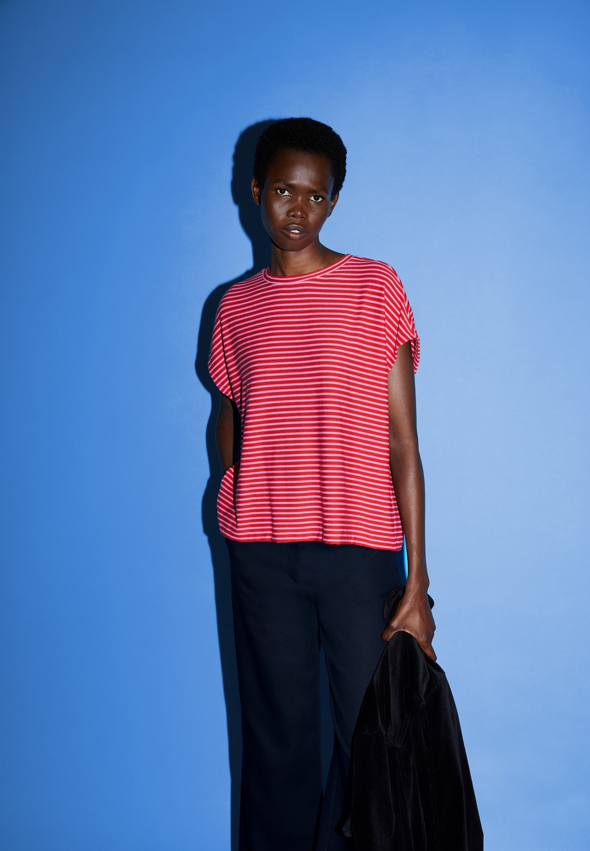 JAANISA MINI STRIPE T-Shirt Oversized Fit aus Bio-Baumwoll Mix