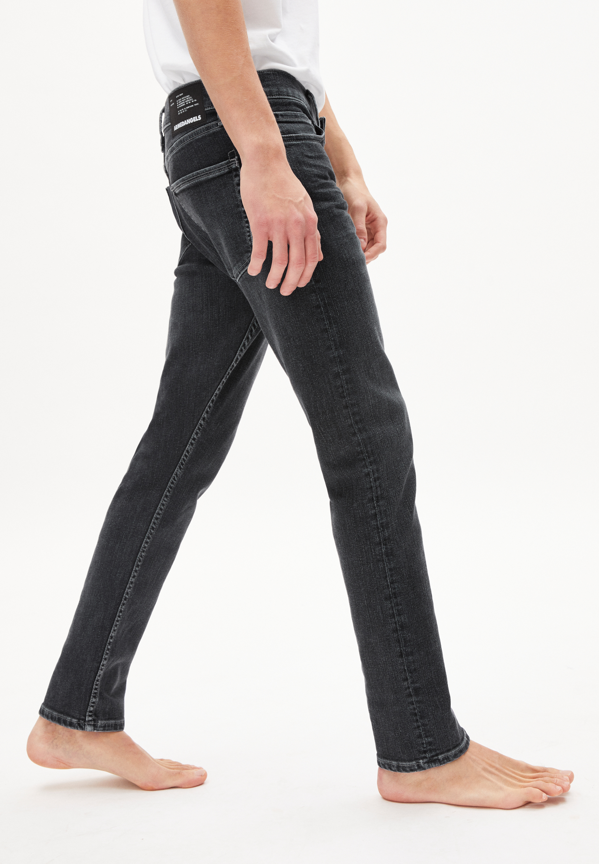 Men JAARI in used sulphur black by ARMEDANGELS