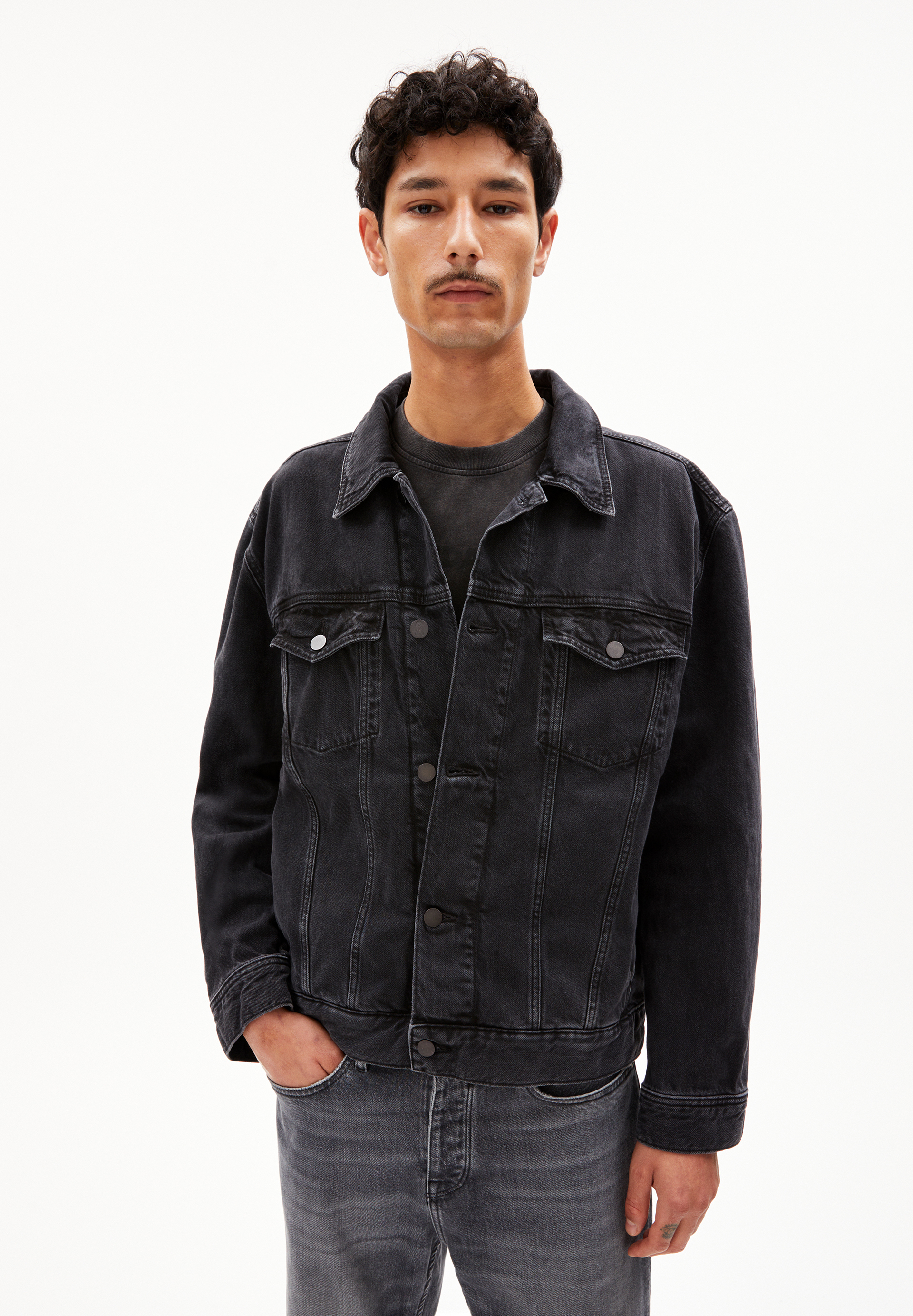 TRAAKA Denim Jacket Oversized Fit made of recycled Cotton