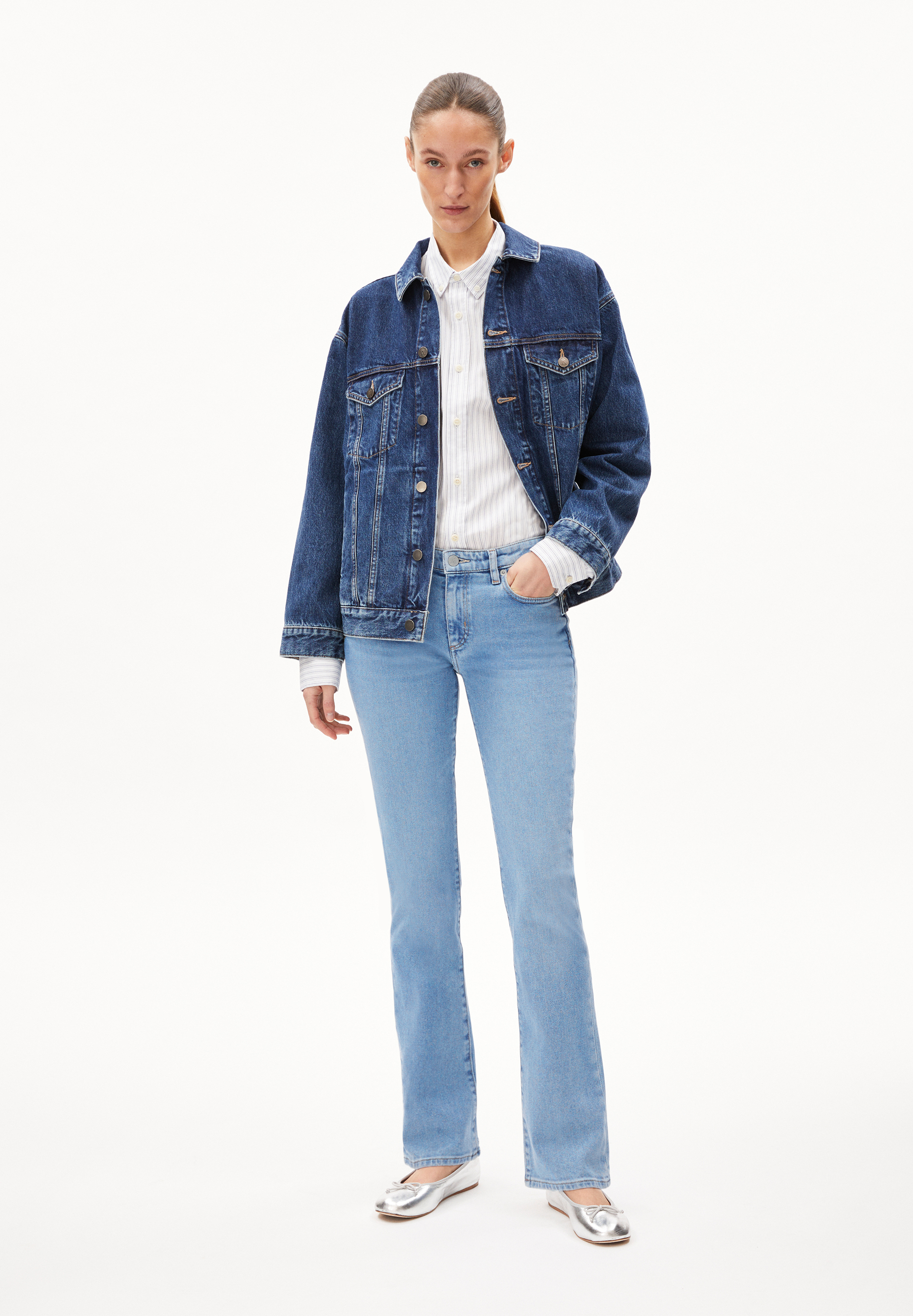 LINNAA LOW Denim Bootcut taille haute en coton bio mélangé