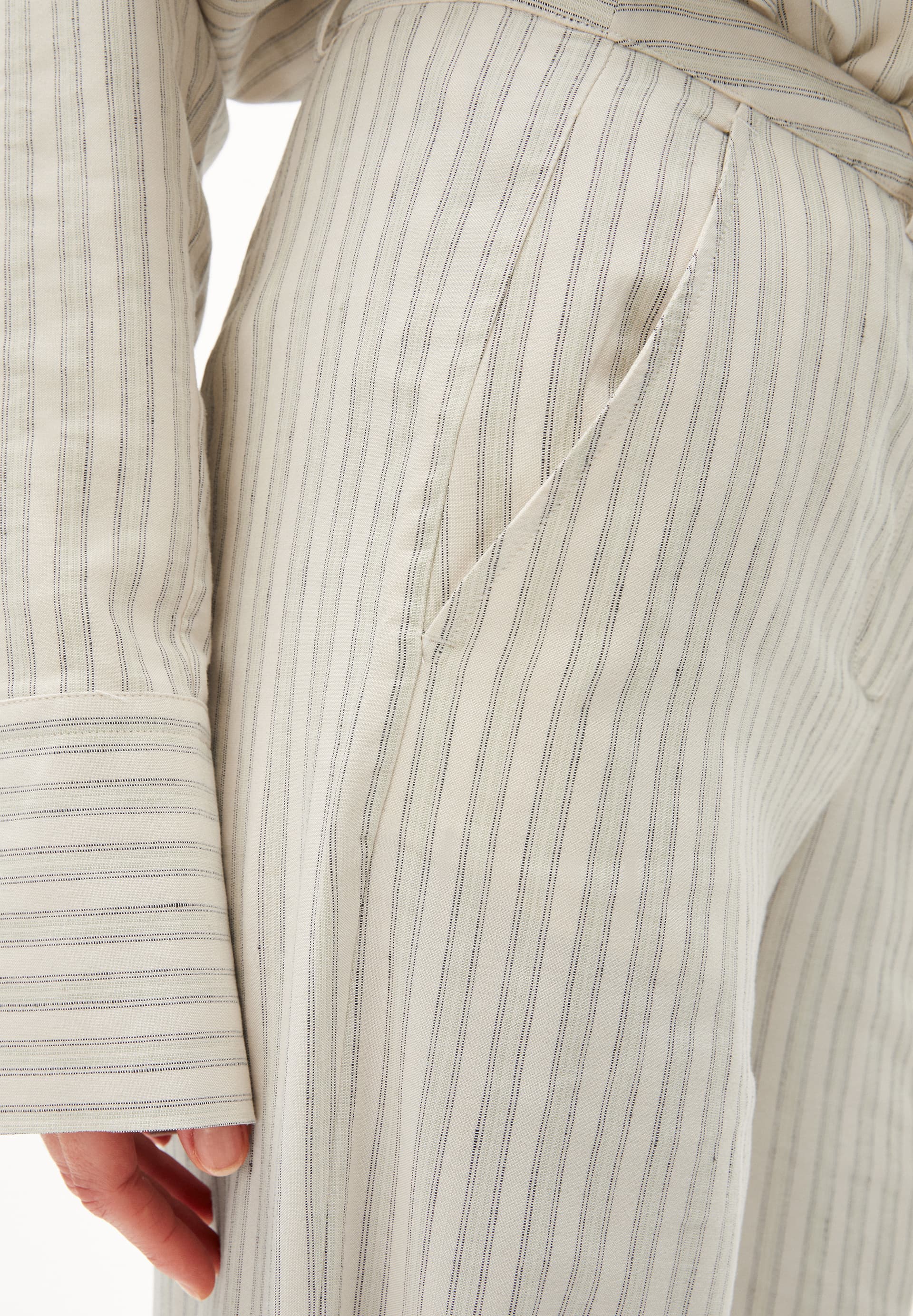 CAARUNUS LINO STRIPES Woven Pants made of Linen-Mix