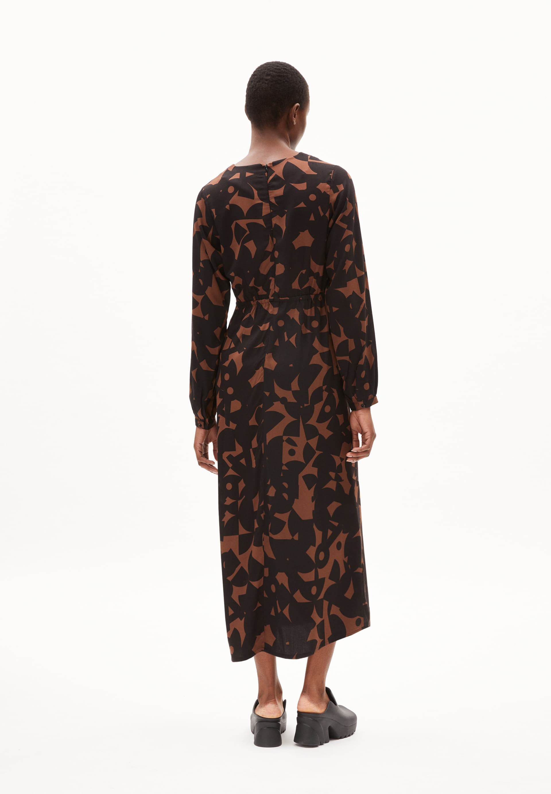 SANJAA ABSTRACT A Woven Dress Regular Fit made of LENZING™ ECOVERO™ Viscose