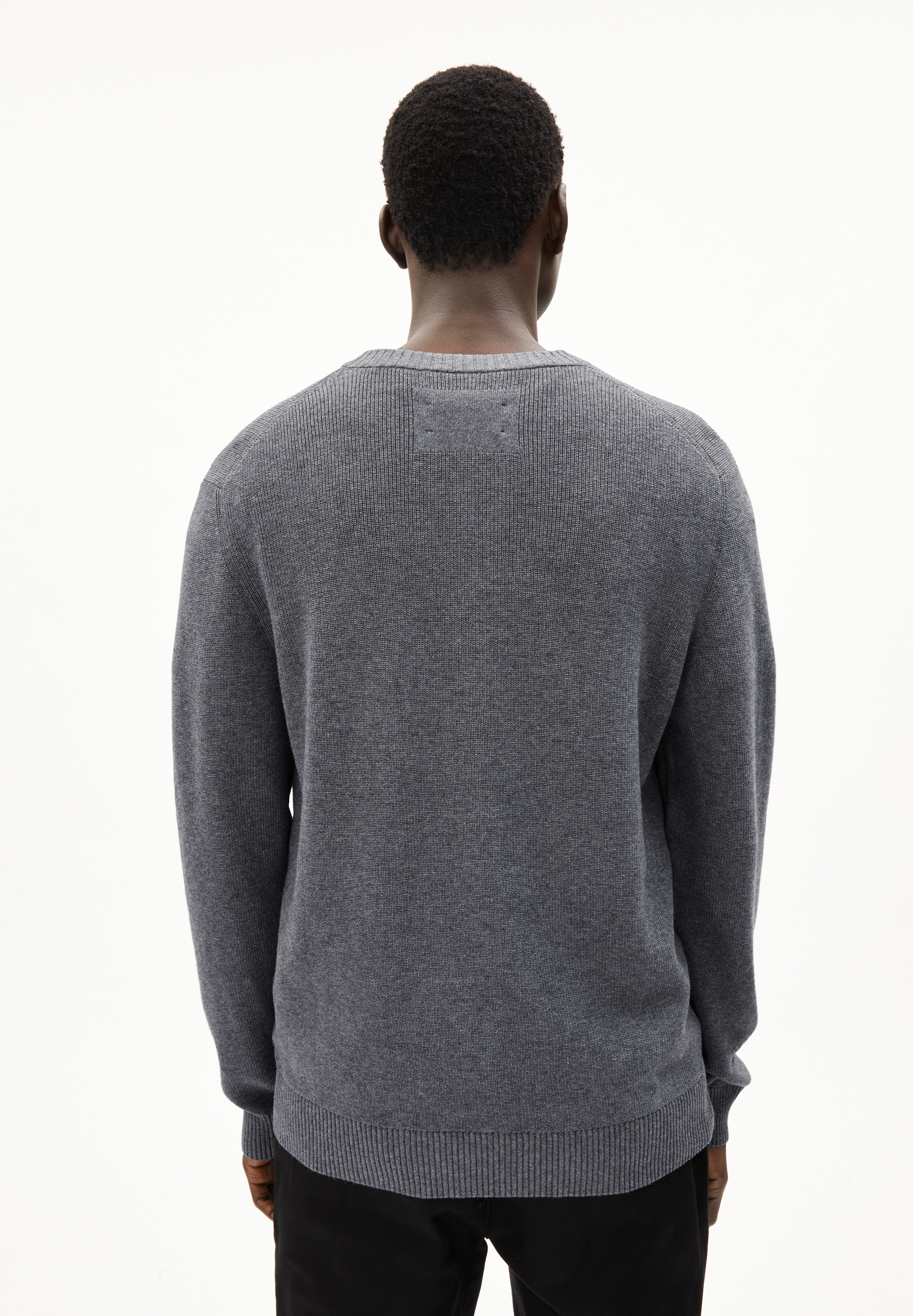 SAANTIAGO Pull coupe standard en laine mérinos bio mélangée