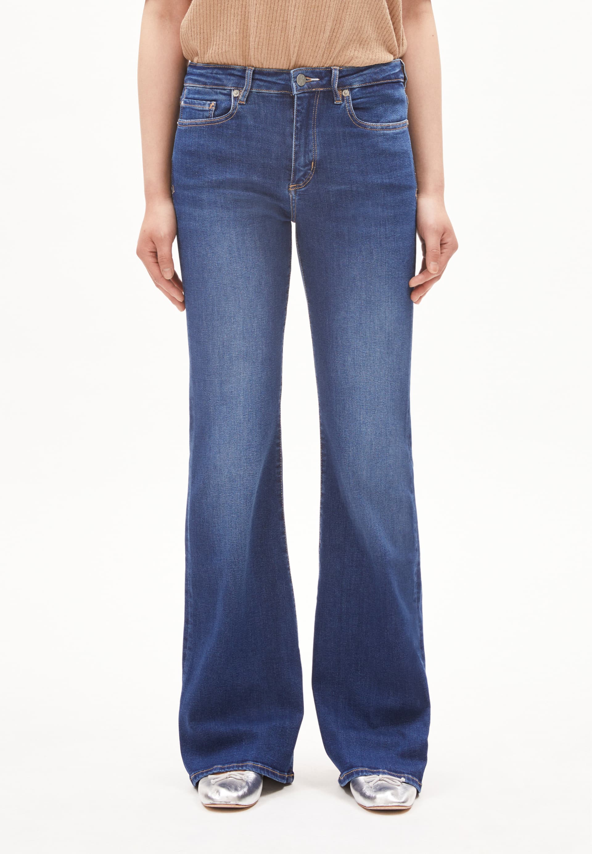 ANAMAA X STRETCH Flared Leg Mid Waist made of Organic Cotton Mix