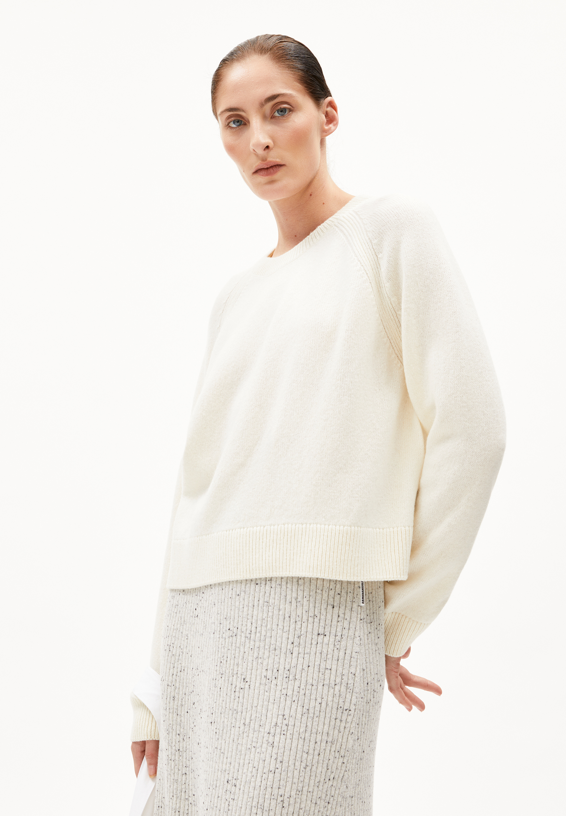 DILIRIAA REGLANA Pull coupe ample en laine bio mélangée