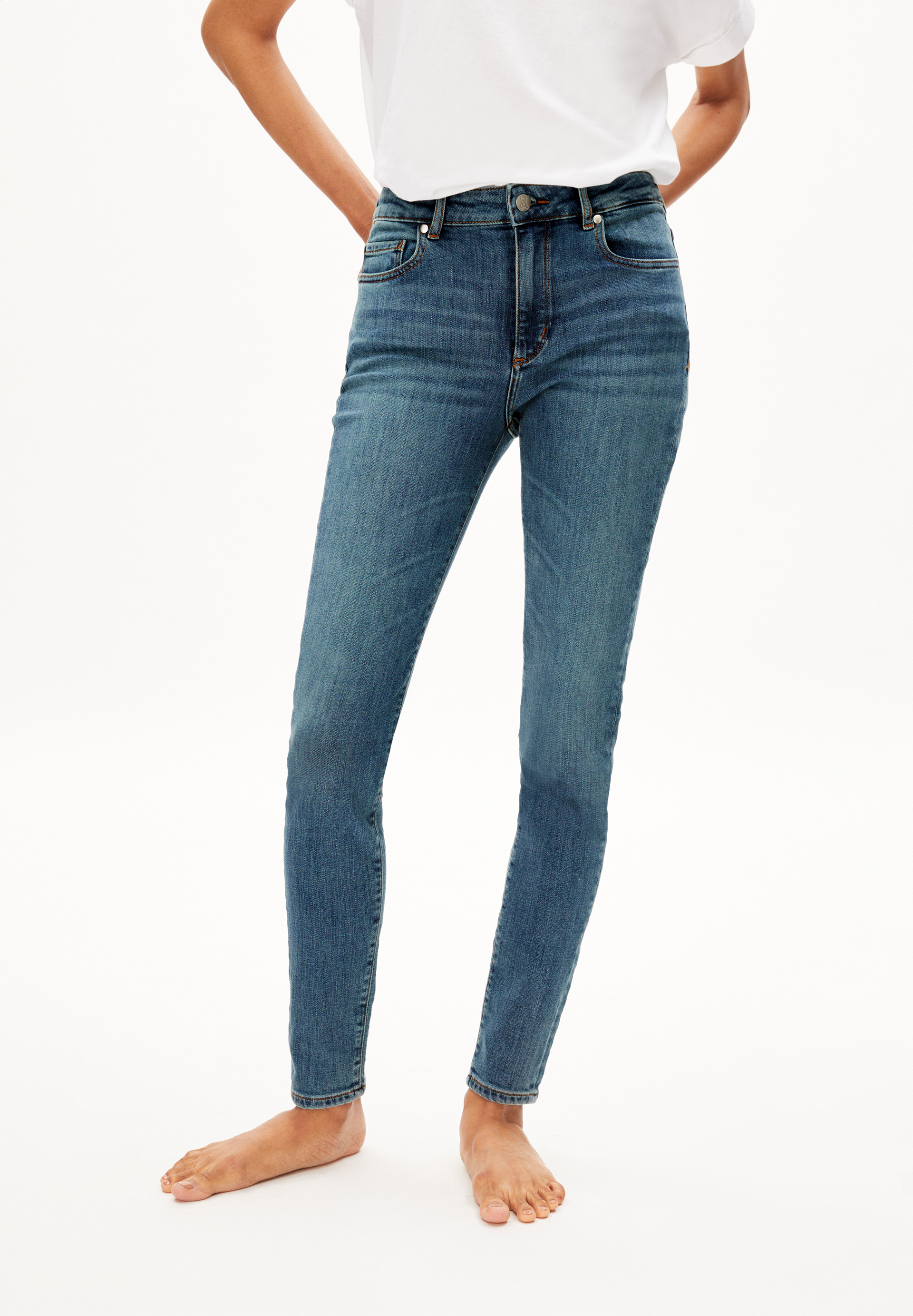 TILLAA Skinny Fit Mid Waist en mélange de coton bio