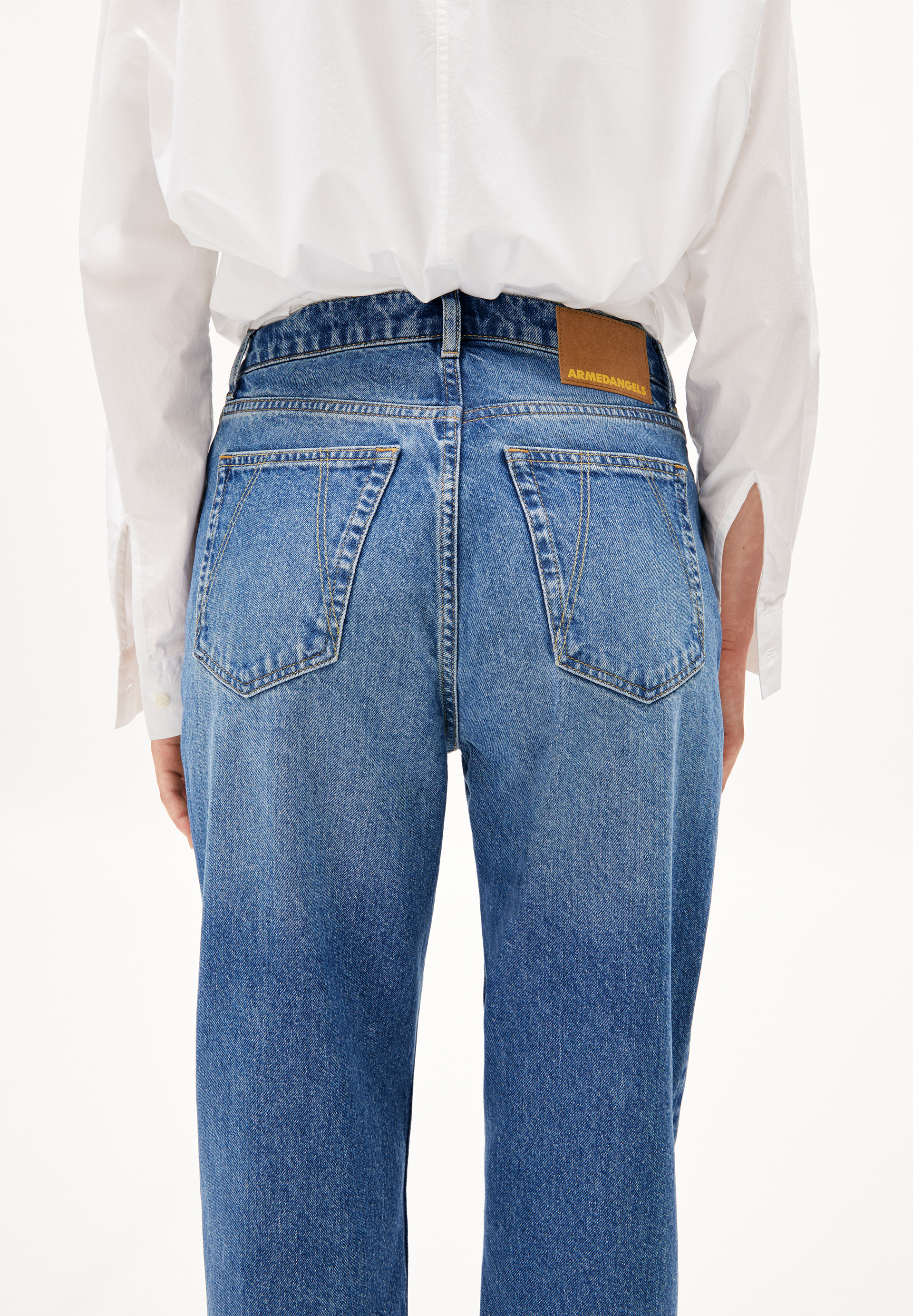 AAIKALA Jean straight taille haute en coton recyclé