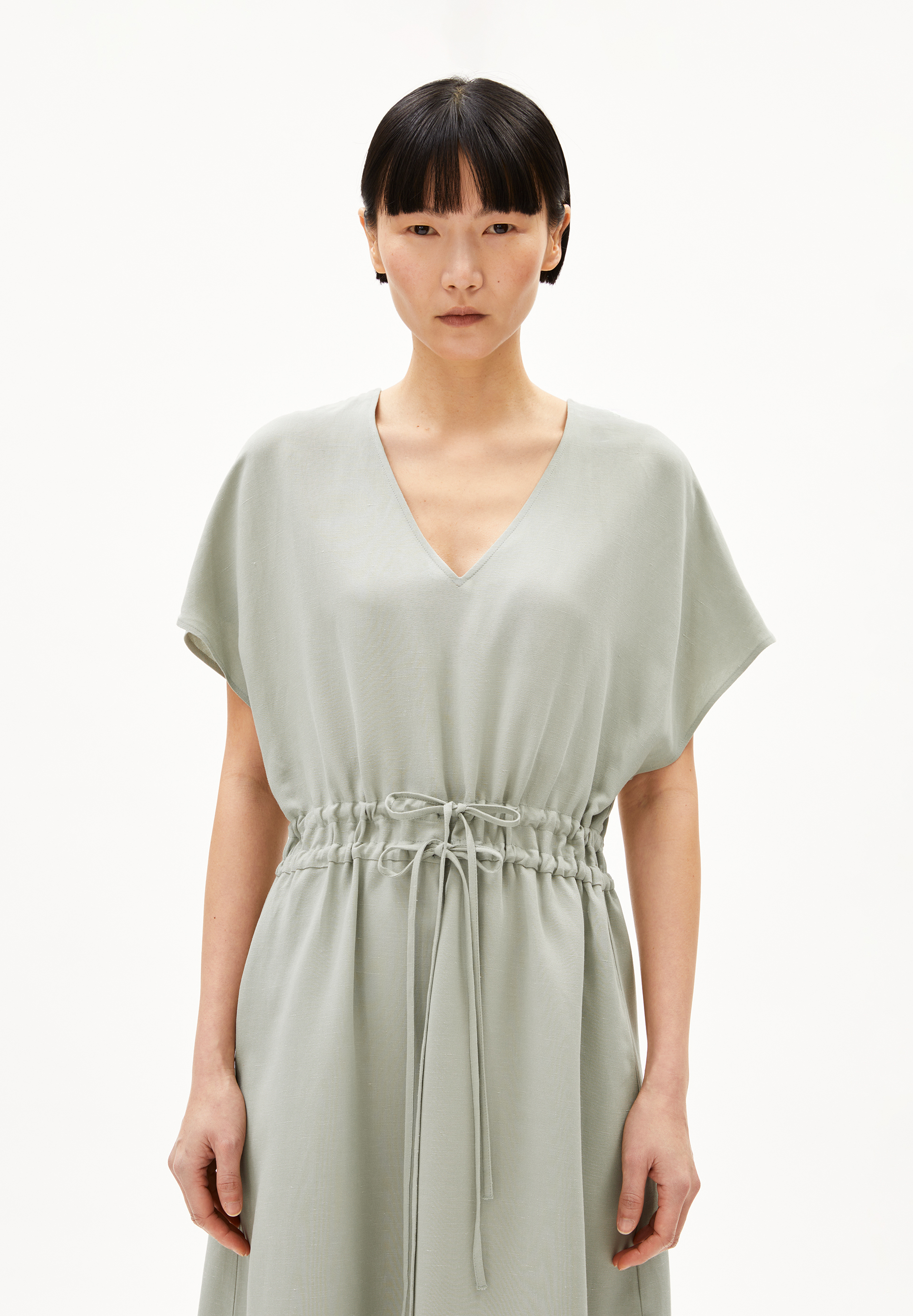 MAAHOLINA LINO - Frauen Relaxed Fit Kleid - grün